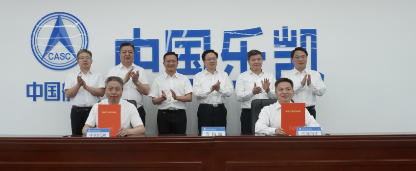 中國樂凱與宿遷市簽訂合作協(xié)議 侯景濱、李東會見宿遷市委書記陳忠偉并共同見證簽約